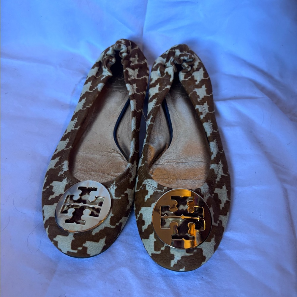 Tory Burch Tan and Cream Houndstooth Pony hair Flats